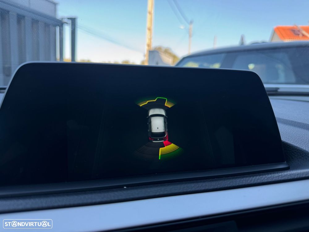 BMW 116 d Pack M - 19