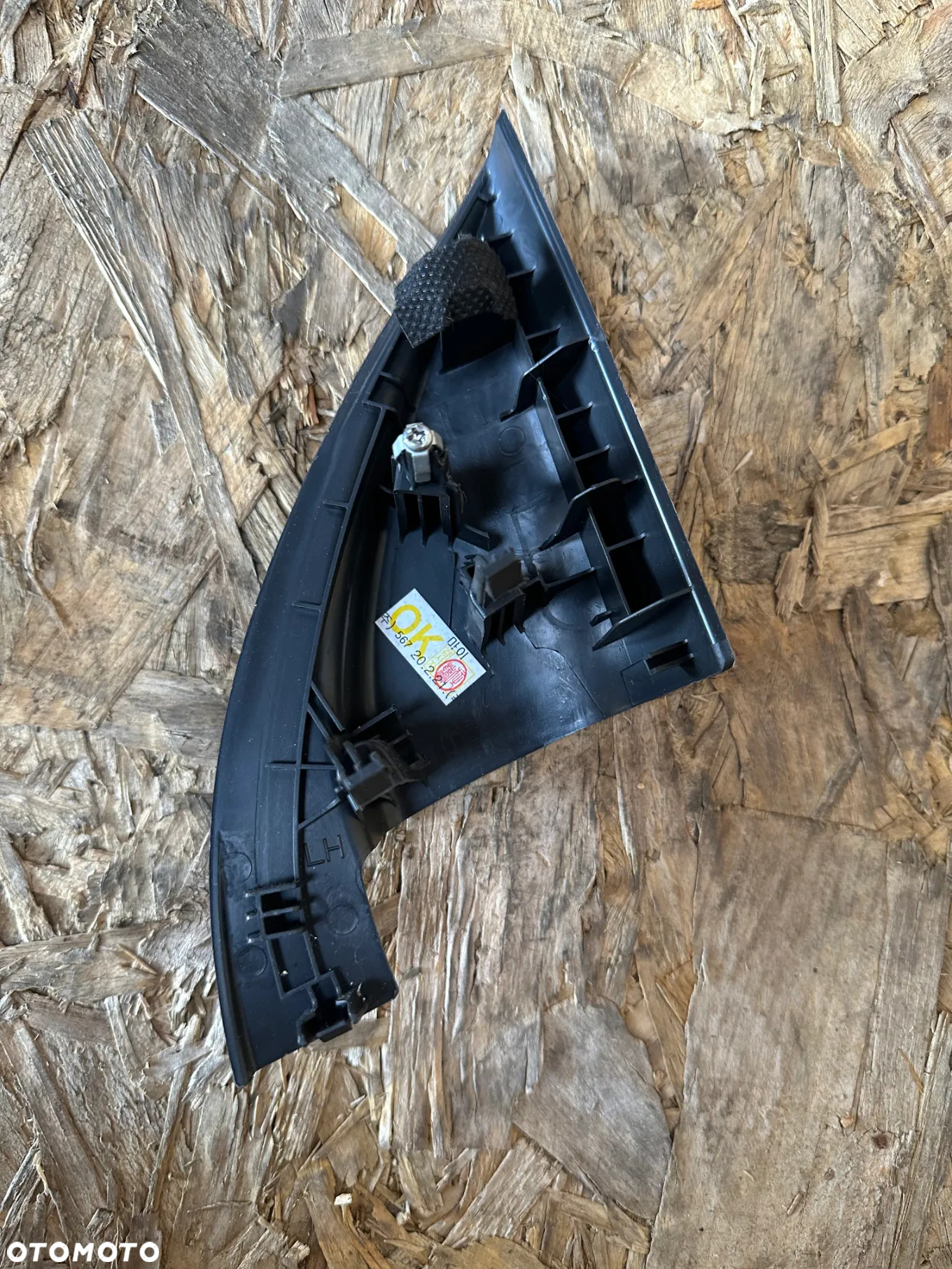 TRÓJKĄT ZAŚLEPKA DRZWI LEWA HYUNDAI KONA 17- 87650-J9000 - 2