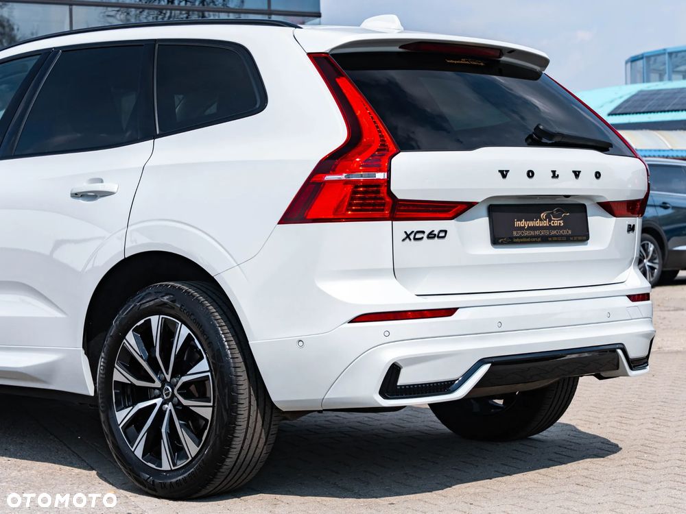 Volvo XC 60 B4 B Plus Dark - 11
