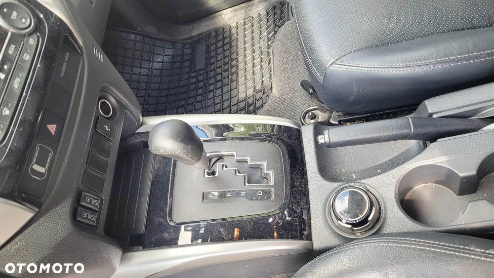 Mitsubishi L200 2.4 d DC Instyle Premiere Edition - 6