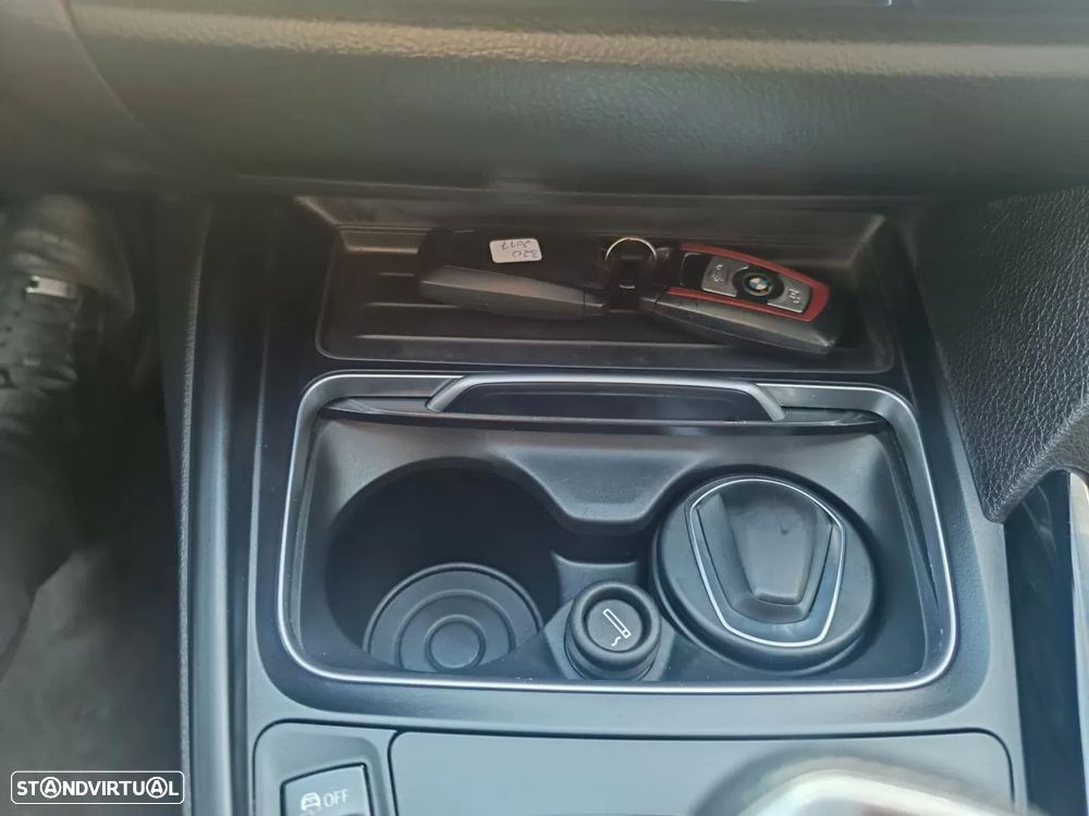 BMW 320 d Aut. Sport Line - 23