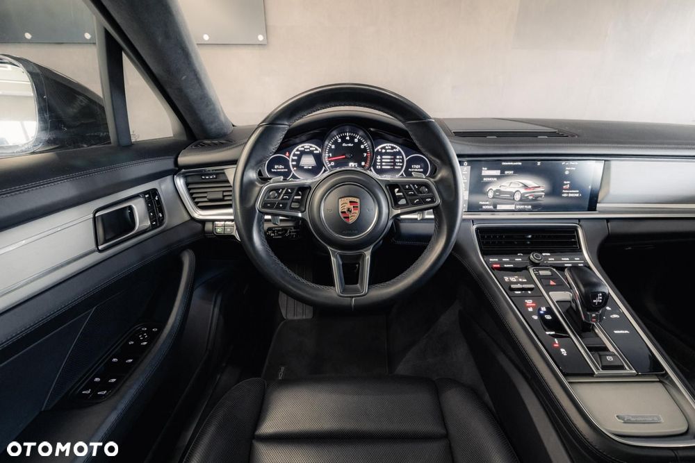 Porsche Panamera Turbo - 12