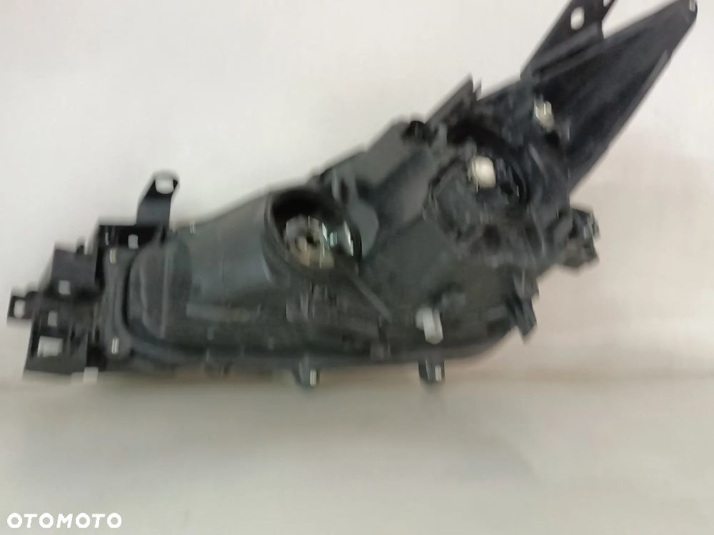 MAZDA 3 III LIFT 13-18r lampa przednia prawa oryginał - 4