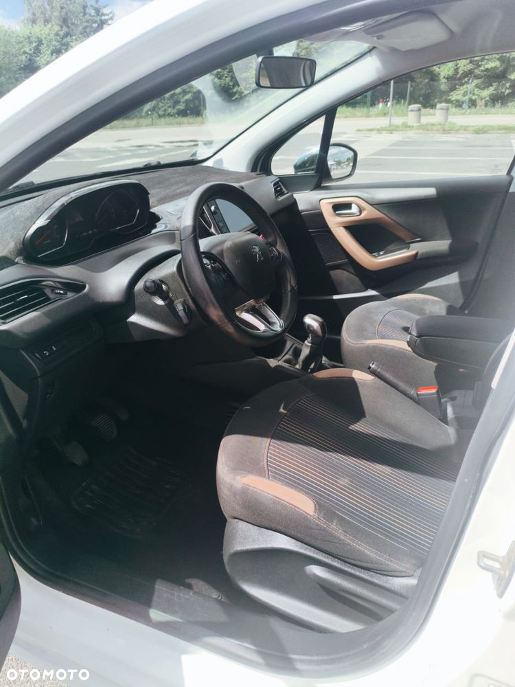 Peugeot 208 - 6