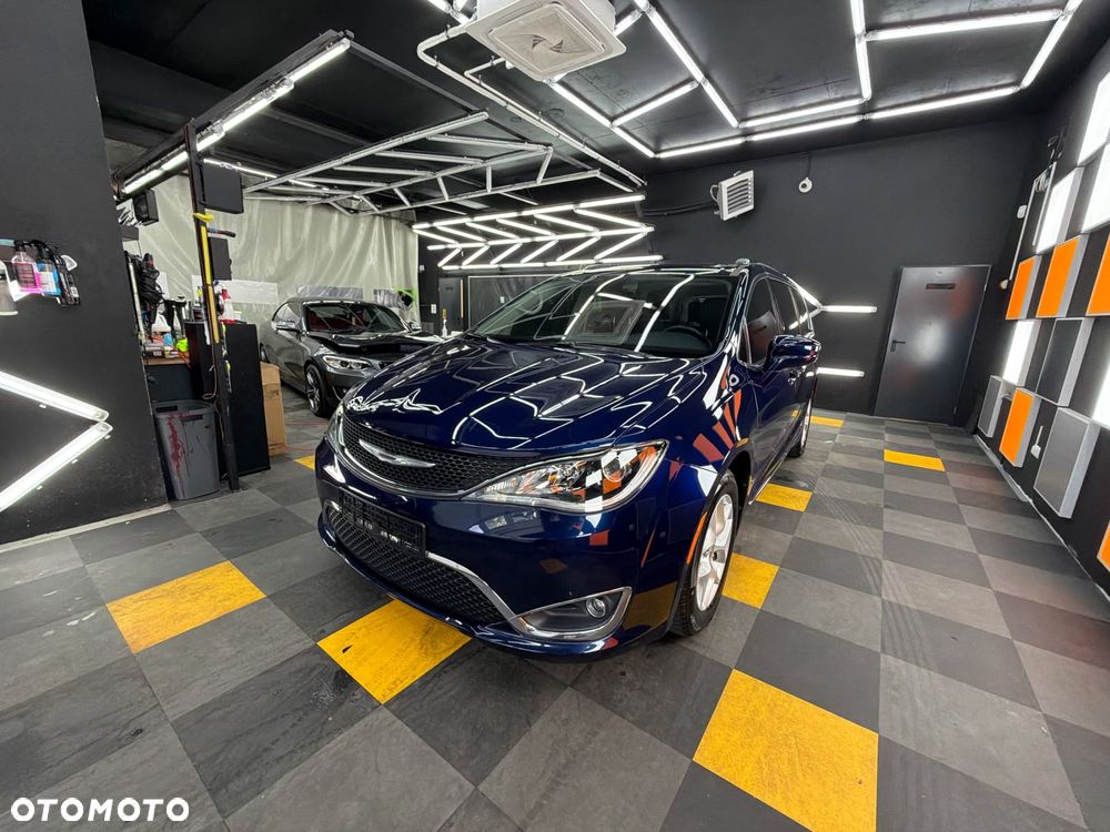 Chrysler Pacifica - 31