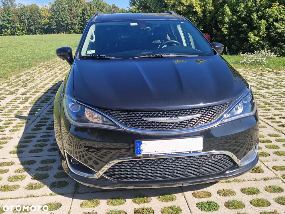 Chrysler Pacifica - 10