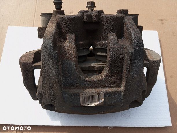 Zacisk prawy przedni Ford Edge II 3.5V6 2014- - 4