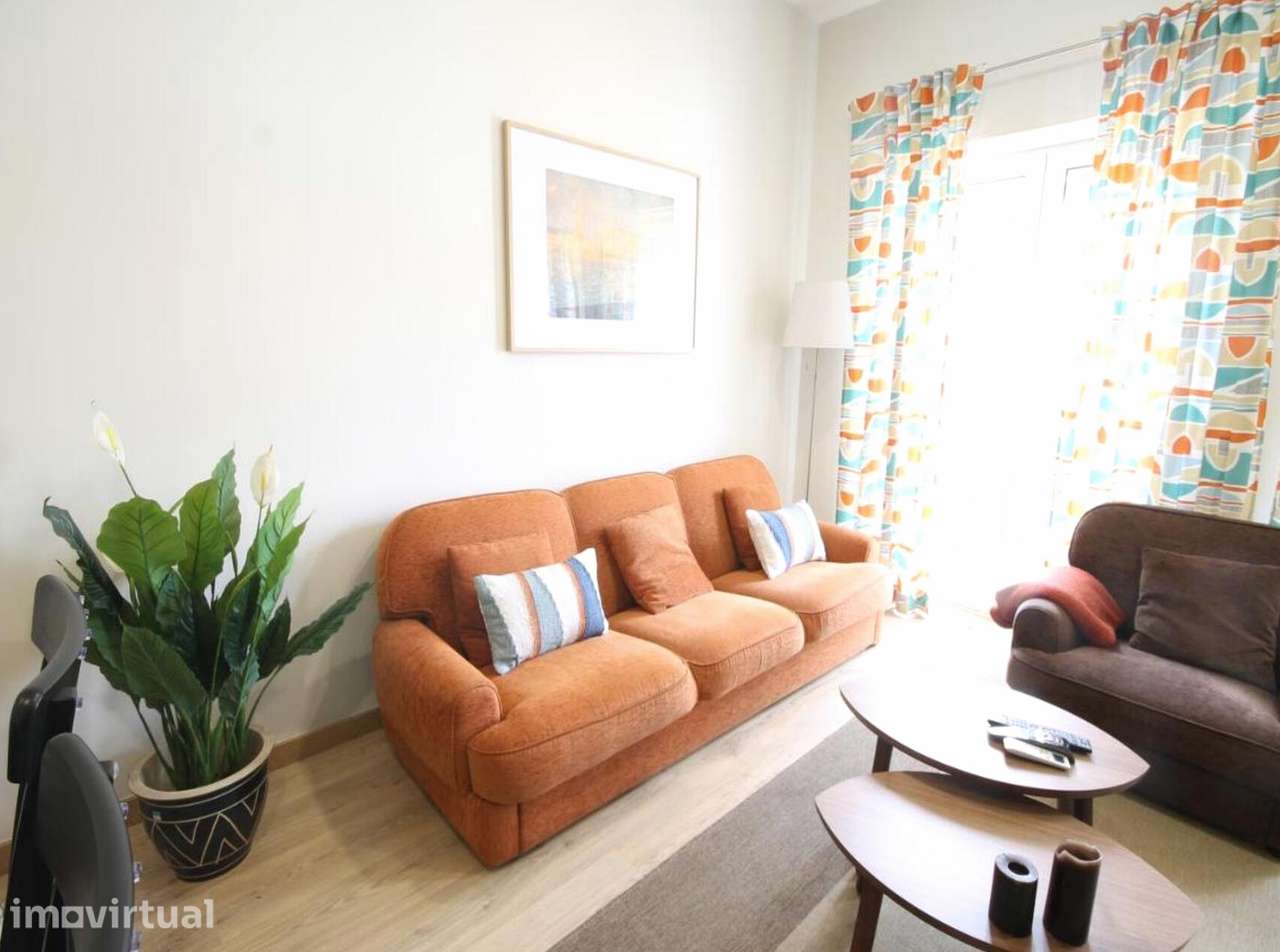 Apartamento T2 com garagem e varanda em Lumiar - Grande imagem: 5/33
