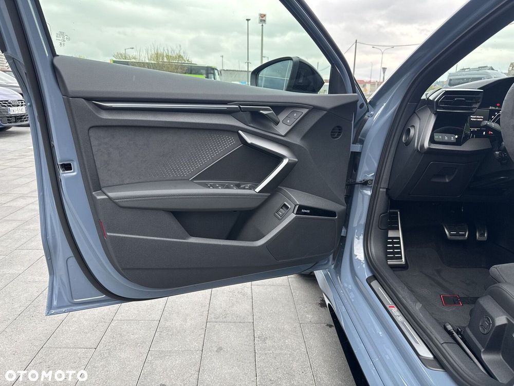 Audi RS3 Limousine - 11