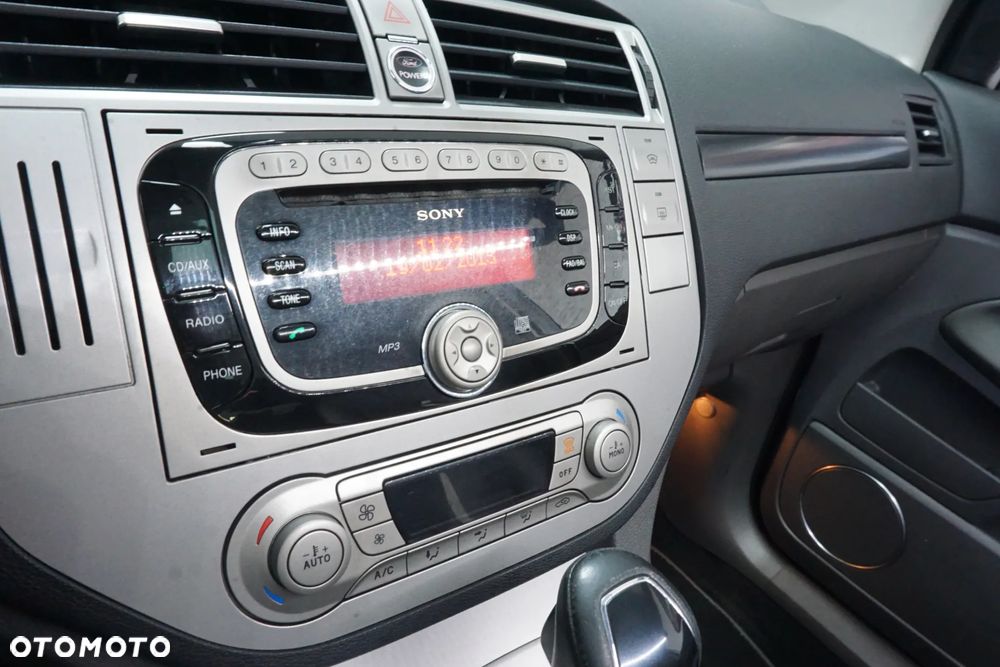 Ford Kuga 2.0 TDCi 4x4 Titanium - 28