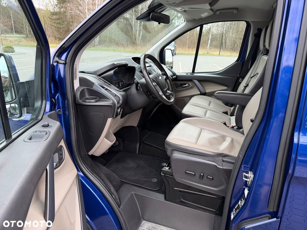 Ford Tourneo Custom - 23