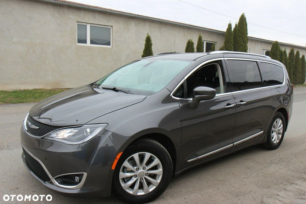 Chrysler Pacifica - 10