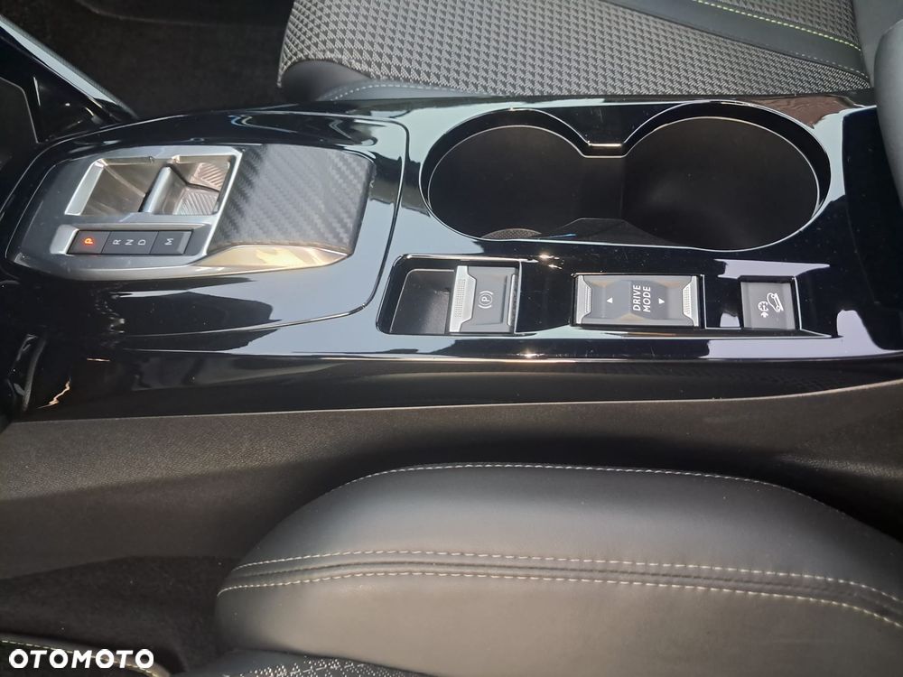 Peugeot 2008 PureTech 130 EAT8 GT - 26