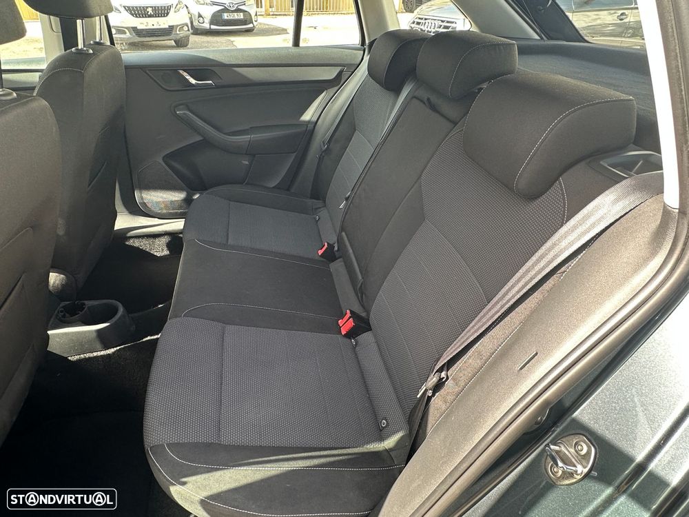Skoda Rapid Spaceback 1.6 TDi Elegance - 10