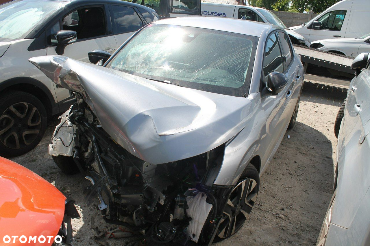 Peugeot 208 - 3