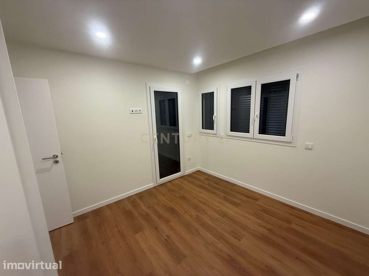 Apartamento T2 Arrendado com Yield Imediata – São Bento, Santarém - Grande imagem: 3/6