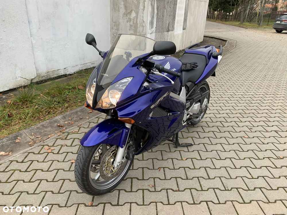 Honda VFR - 12