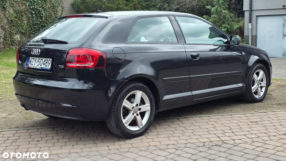 Audi A3 3-drzwiowe 1.6 TDI DPF Attraction - 3