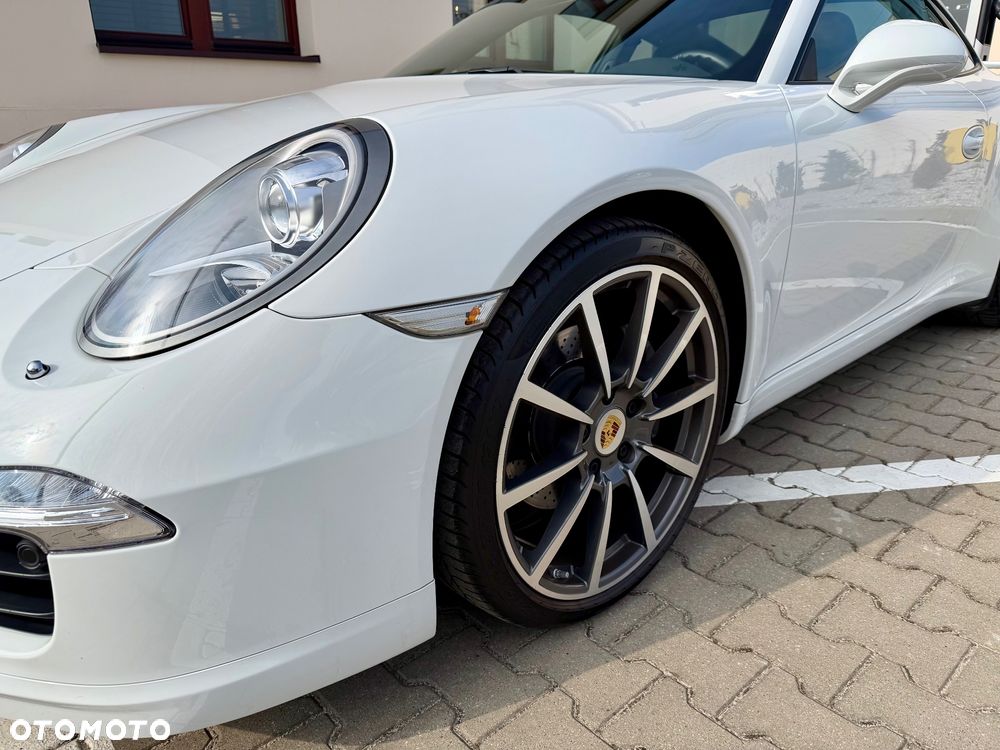 Porsche 911 Carrera - 2
