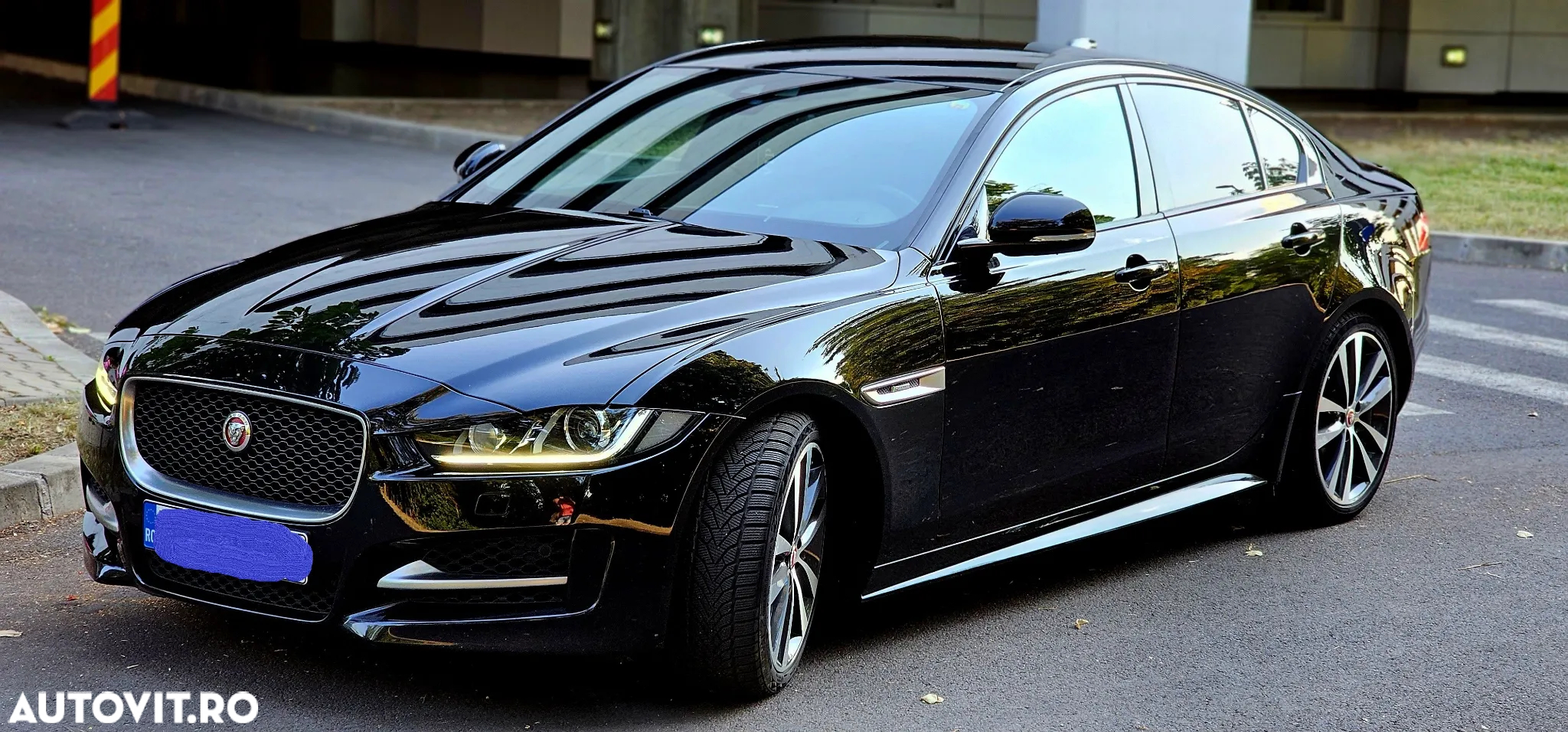 Jaguar XE 2.0 Portfolio - 4
