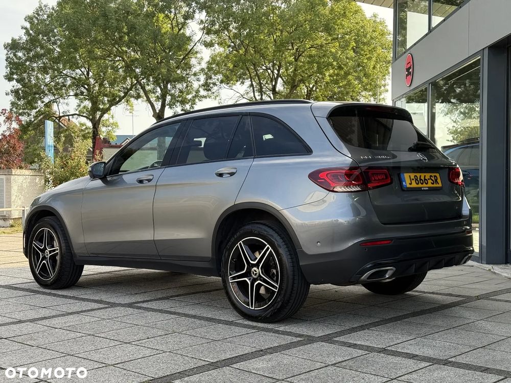 Mercedes-Benz GLC 300 e 4-Matic - 3