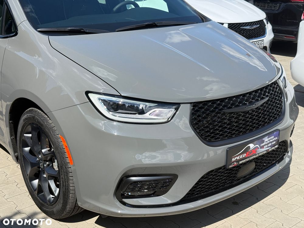 Chrysler Pacifica - 4