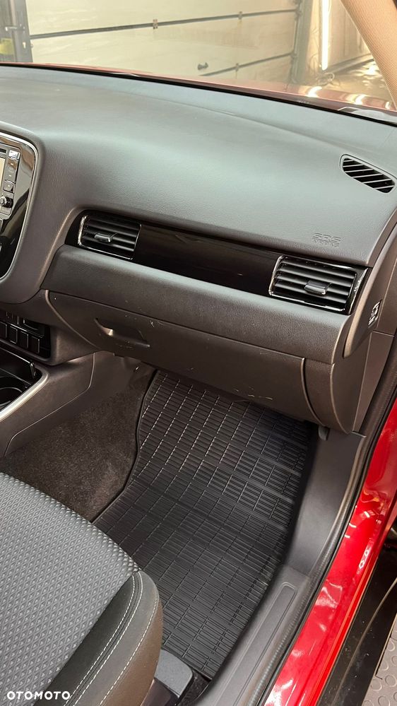 Mitsubishi Outlander 2.0 Invite + 2WD - 15