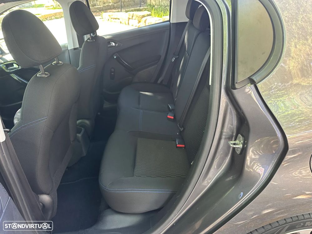 Peugeot 208 1.2 PureTech Signature - 21