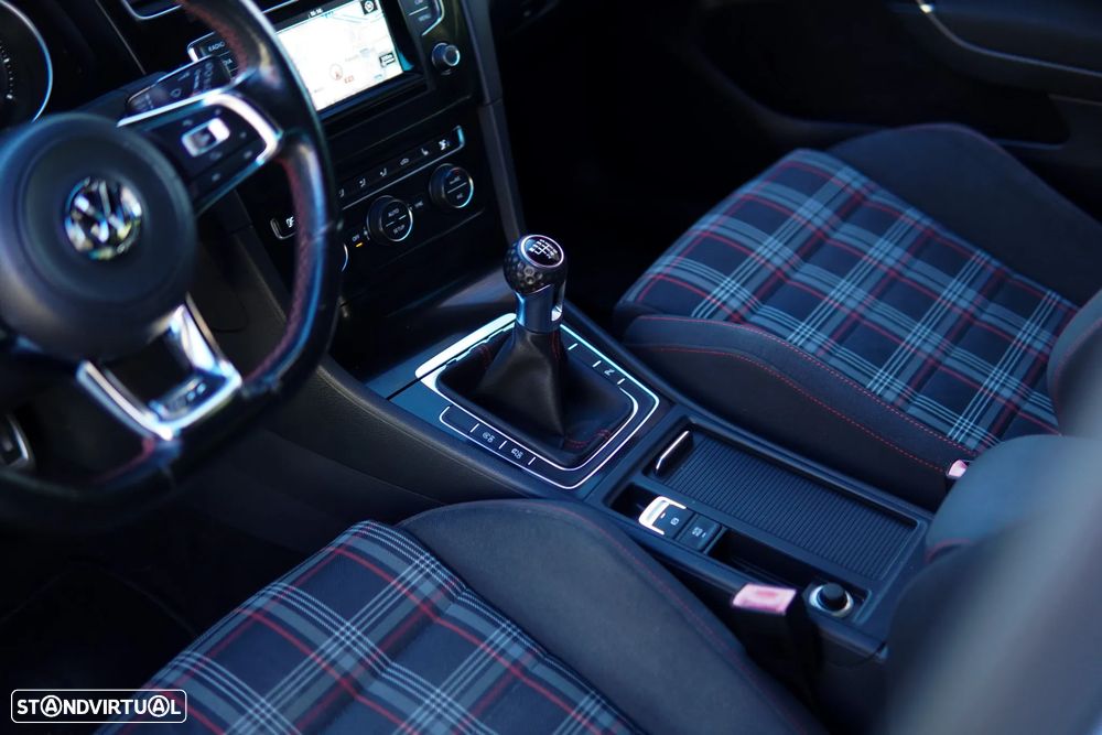 VW Golf GTI Performance BlueMotion - 42