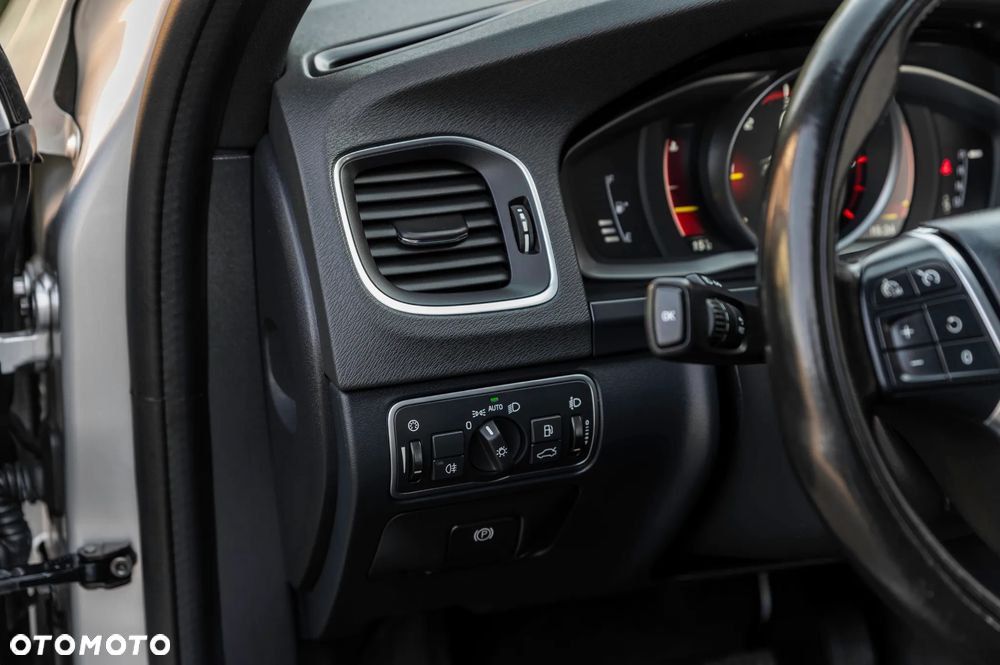 Volvo V60 D2 Geartronic Momentum - 32