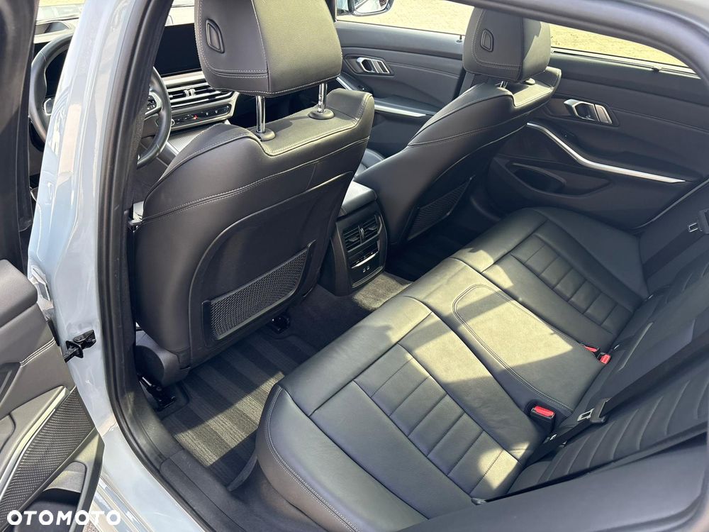 BMW Seria 3 320e M Sport sport - 22