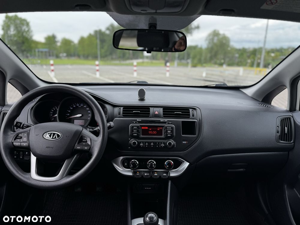 Kia Rio - 8