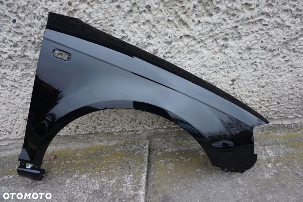 BŁOTNIK PRZEDNI PRAWY AUDI A3 8P LY9B 03/08r - 1