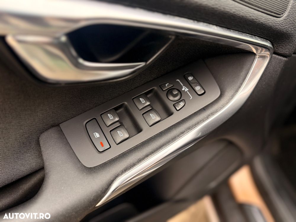 Volvo V40 Cross Country D3 Momentum - 21