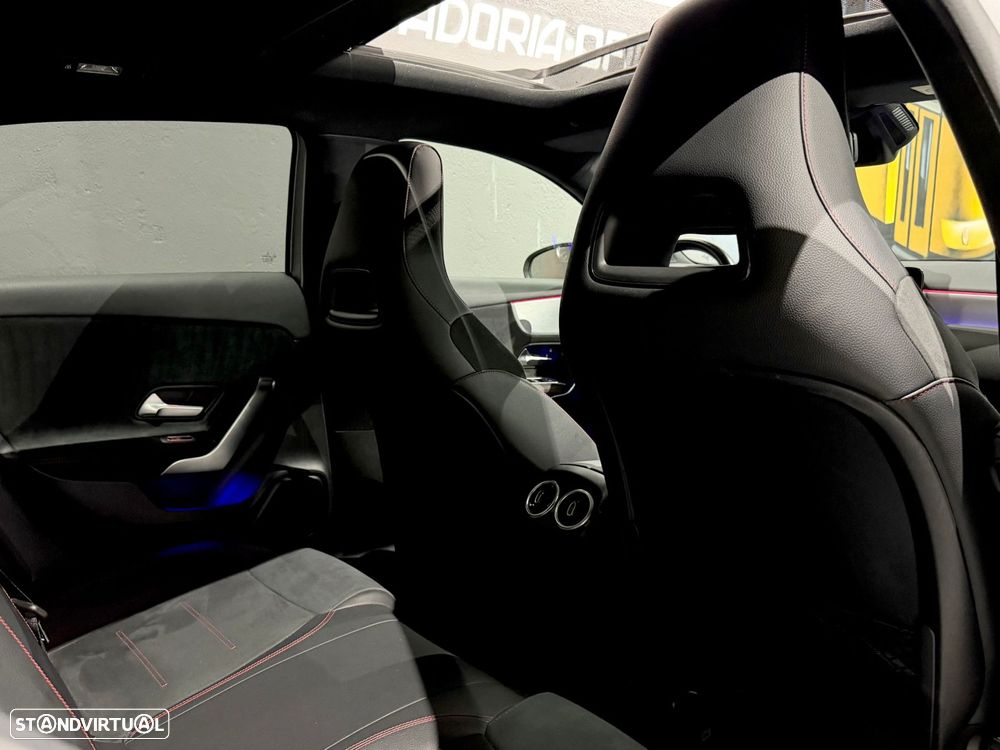 Mercedes-Benz A 250 e 8G-DCT AMG Line - 24