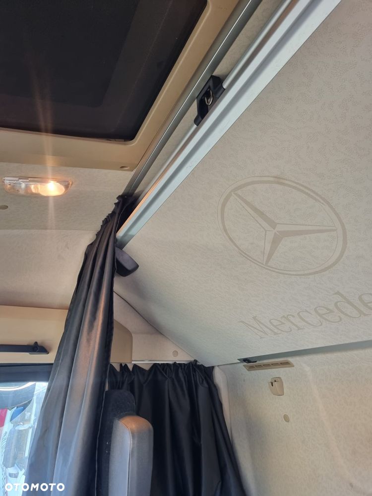 Mercedes-Benz 1845 - 8