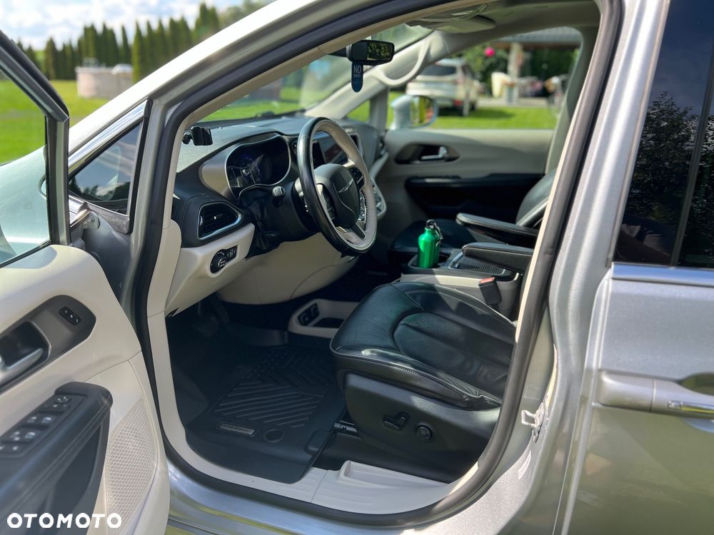 Chrysler Pacifica - 9