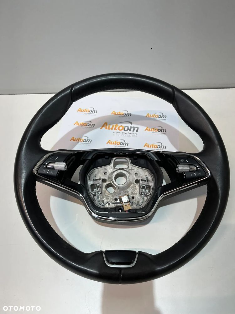 SKODA OCTAVIA IV  KIEROWNICA SKÓRA MULTIFUNKCJA - 1