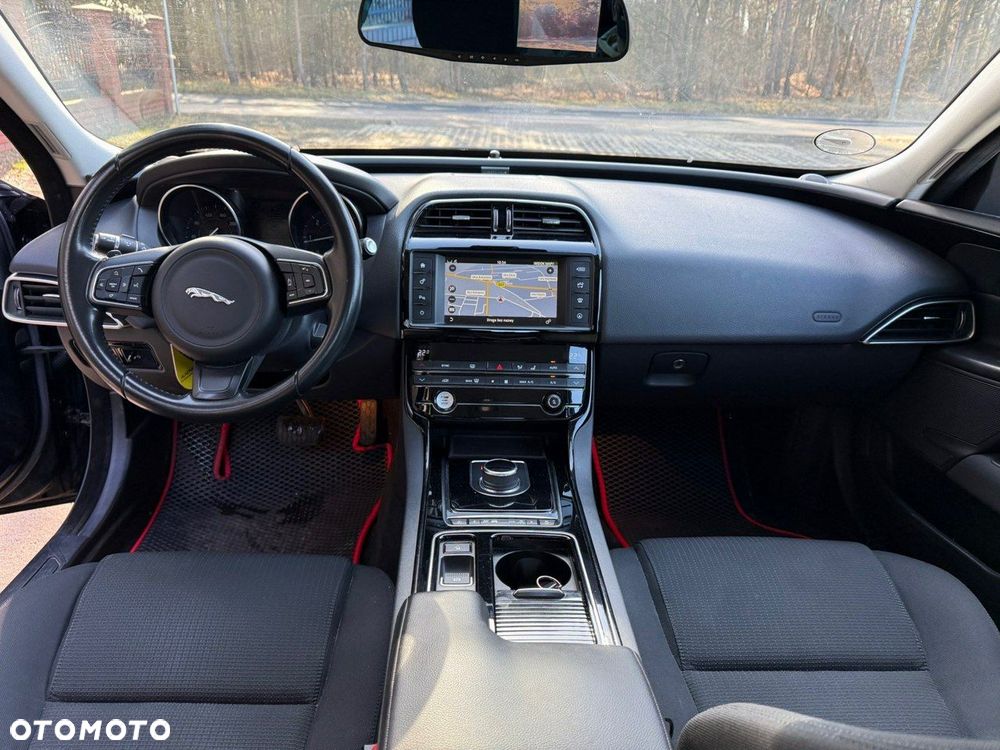 Jaguar XE - 7