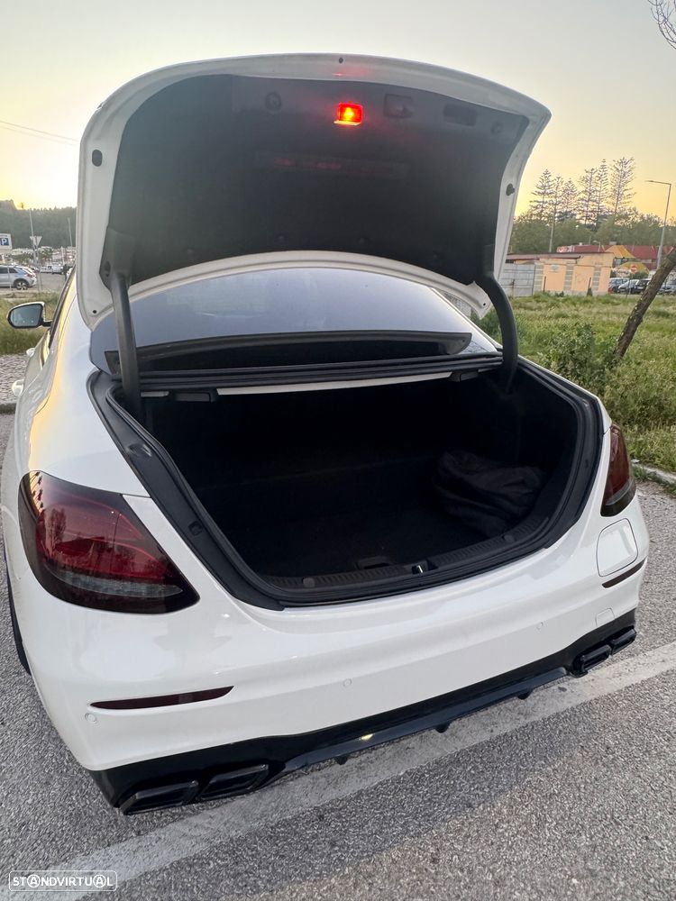 Mercedes-Benz E 300 e AMG Line - 13