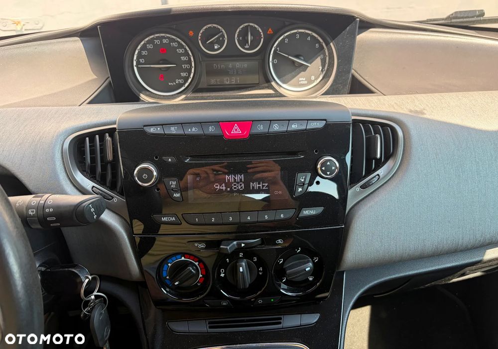 Lancia Ypsilon 1.2 8V Gold - 17