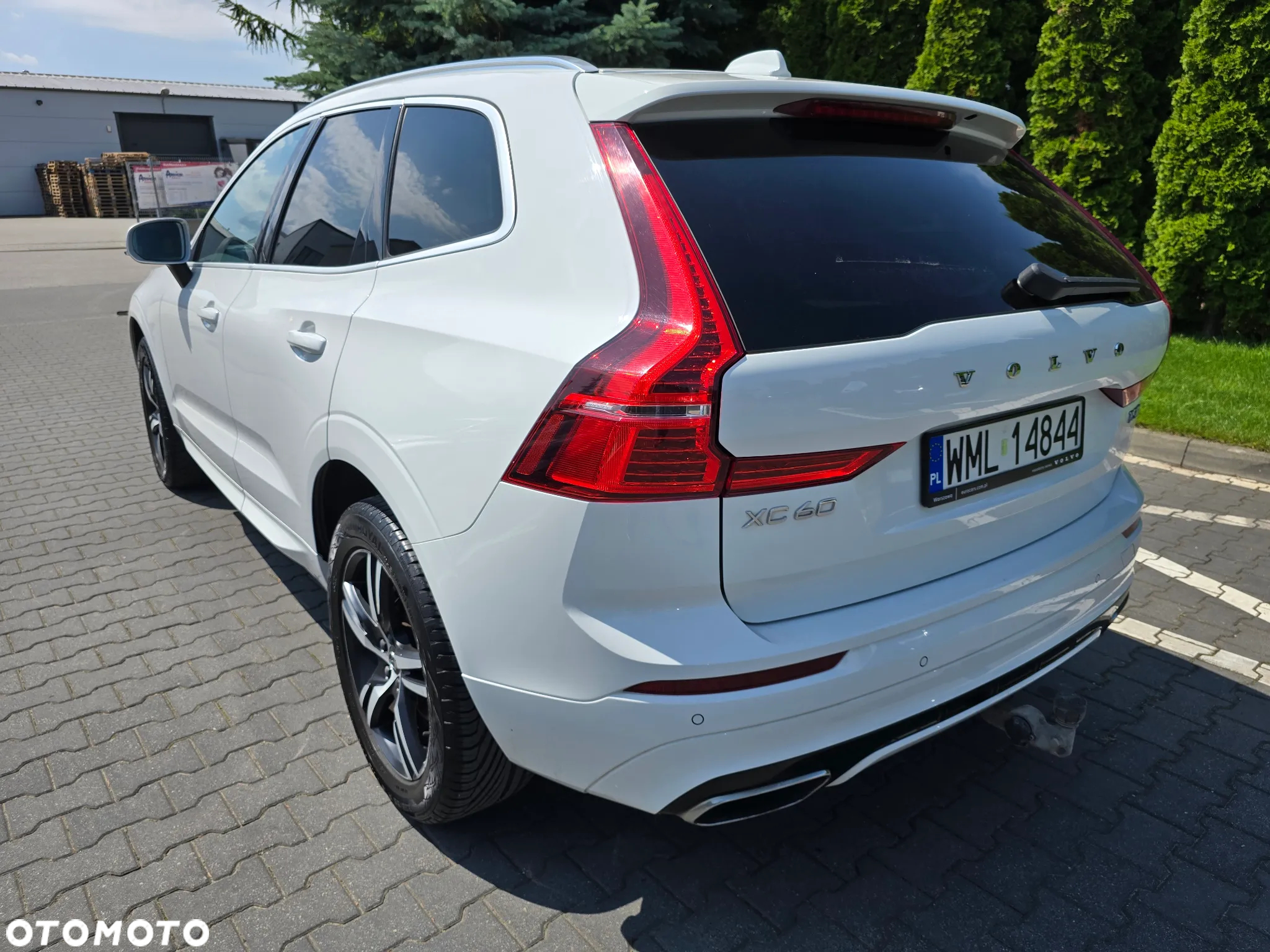 Volvo XC 60 T5 AWD R-Design - 3