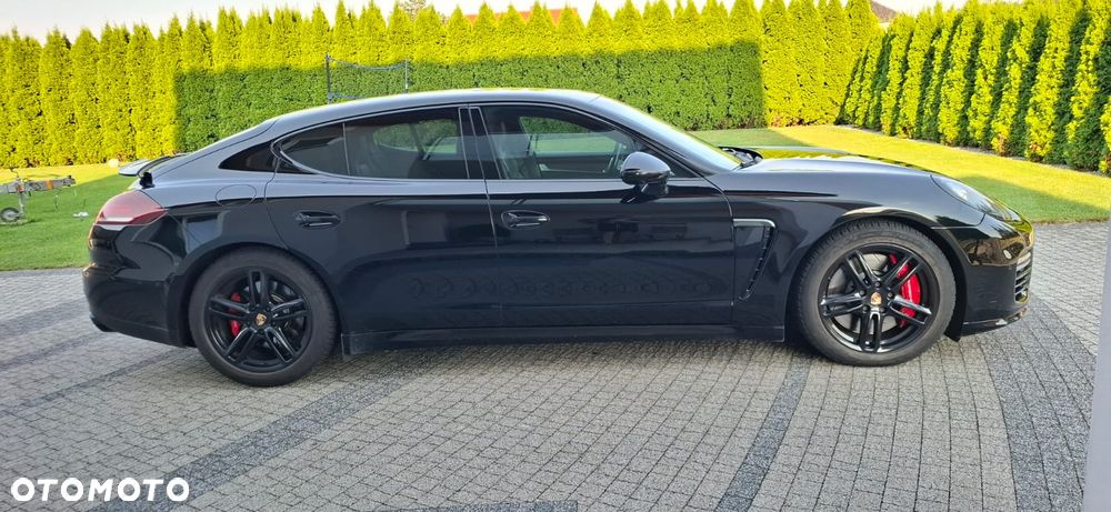 Porsche Panamera - 4