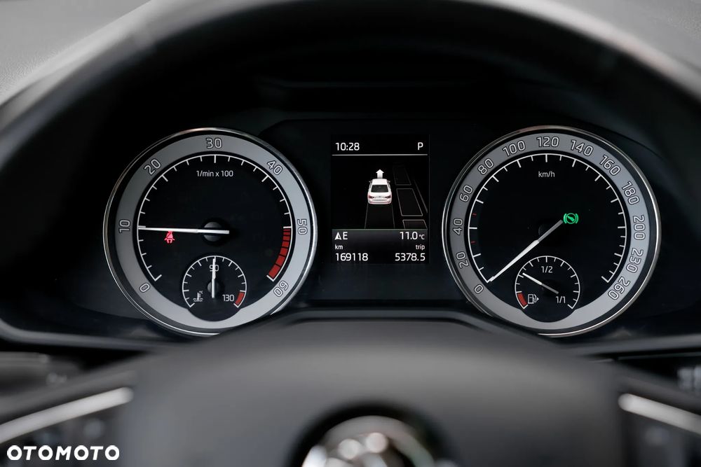 Skoda Superb 2.0 TDI 4x4 L&K DSG - 26