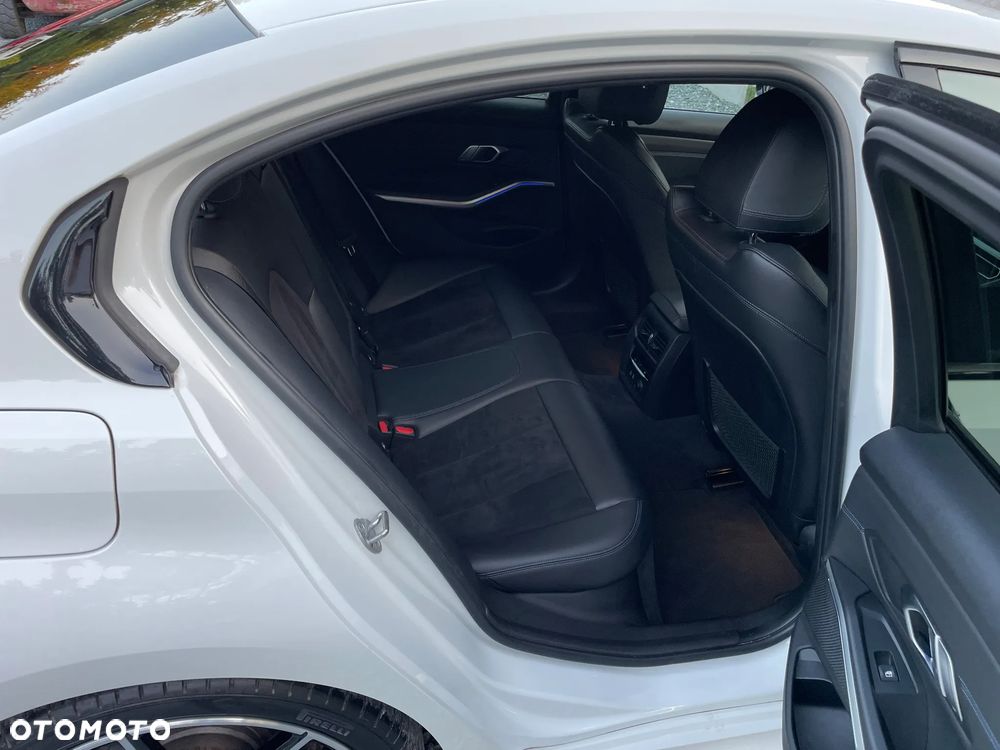 BMW Seria 3 320d Edition M Sport Shadow - 21