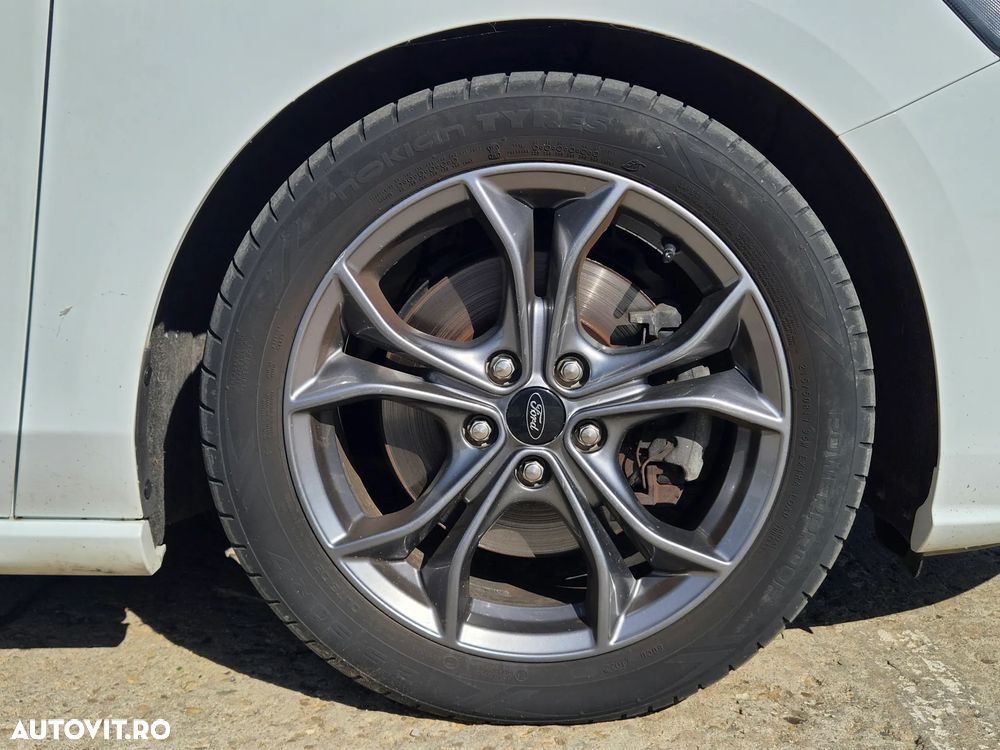 FORD Focus 2021 — imagine 8