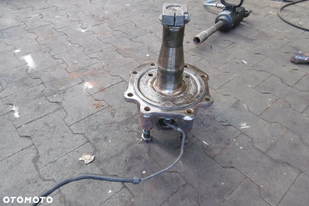 Zwrotnica Mercedes Actros 8x6 - 5