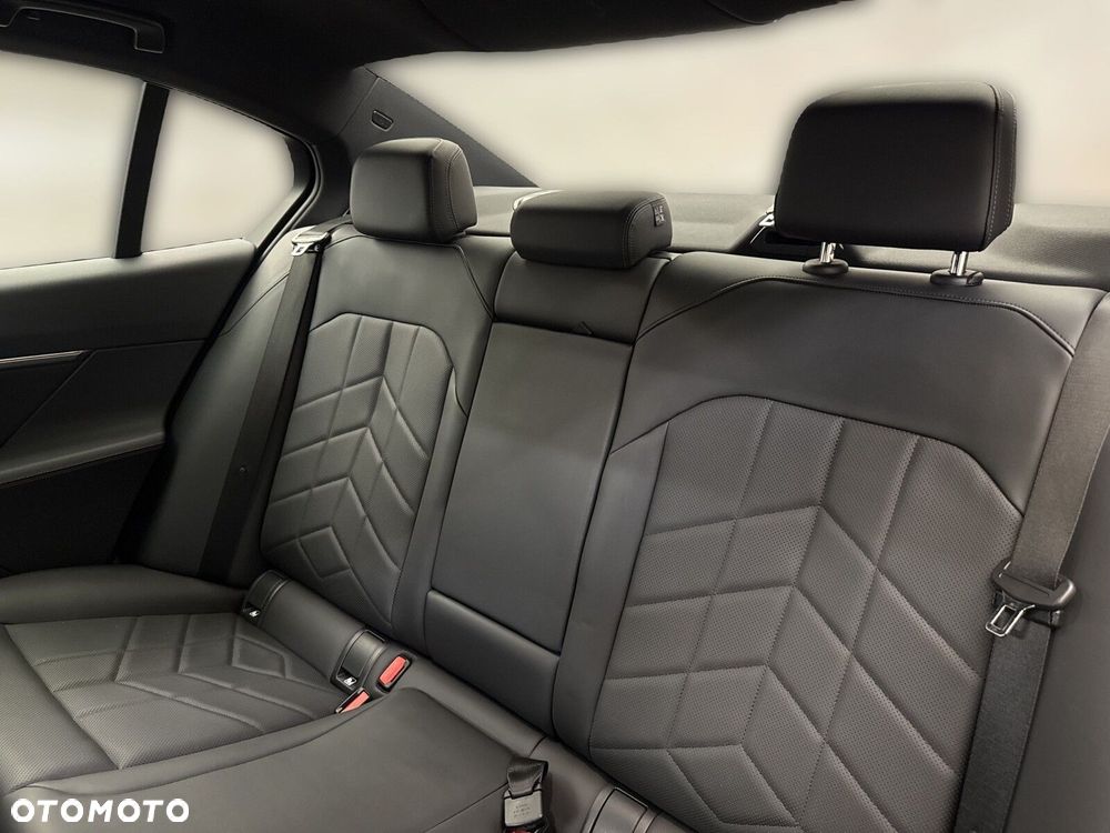 BMW Seria 5 520d xDrive mHEV M Sport - 18