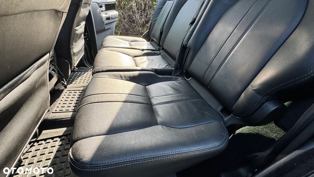 Land Rover Discovery 3.0D V6 SE - 10