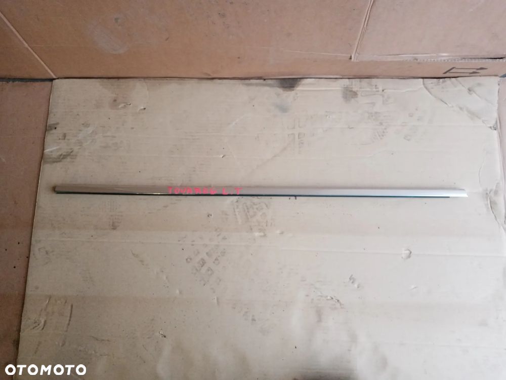 Listwa zgarniająca drzwi lewy tył VW Touareg - 1